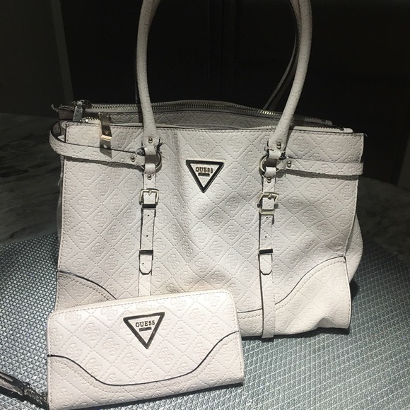Guess Handbag with matching wallet - Picture 1 of 4